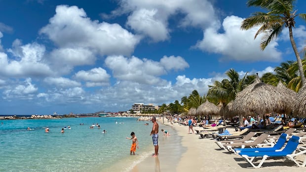Canadian tourists voice concerns over Caribbean travel after U.S. strike on Venezuela