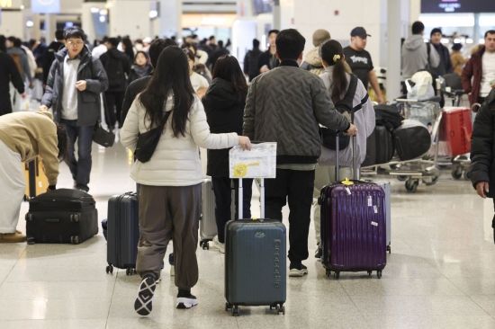 "Weekend Trips to Japan Become Common Among Koreans... Another $10 Billion Tourism Deficit"
