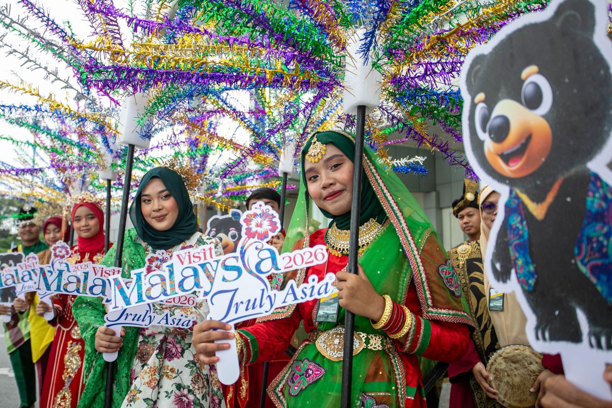 Cordial send-off for KL-bound Laotian tourists to mark Visit Malaysia 2026