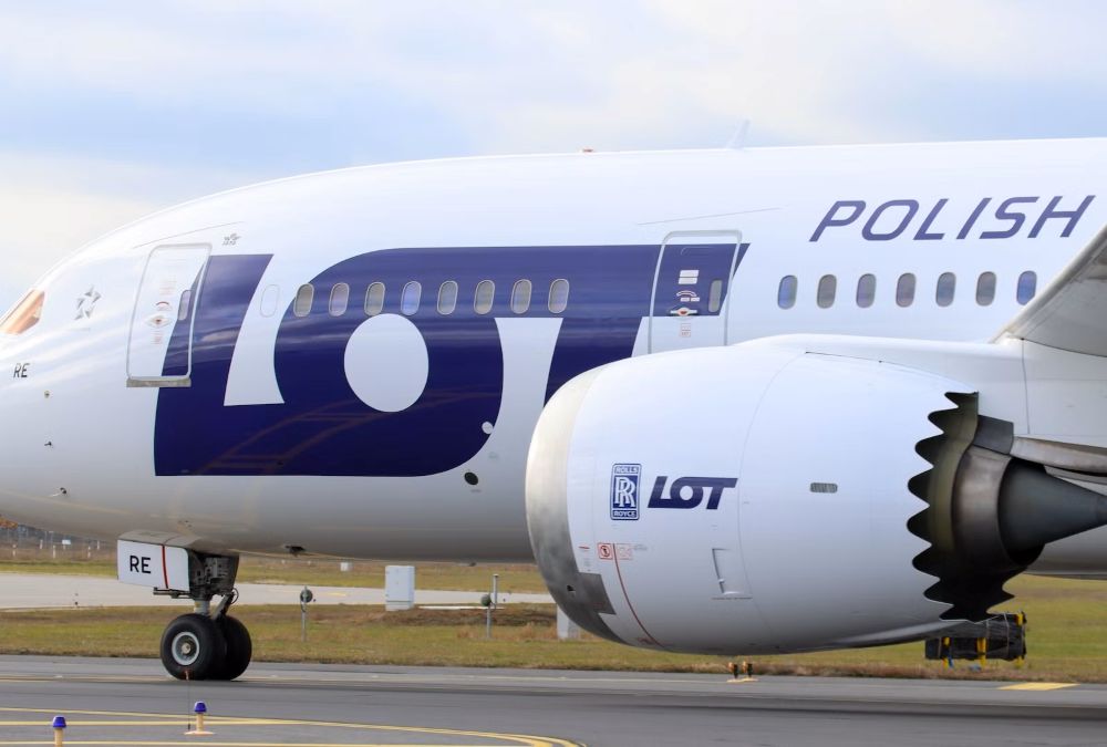 Lot polish airlines expands network with new direct flight from gdansk to istanbul.