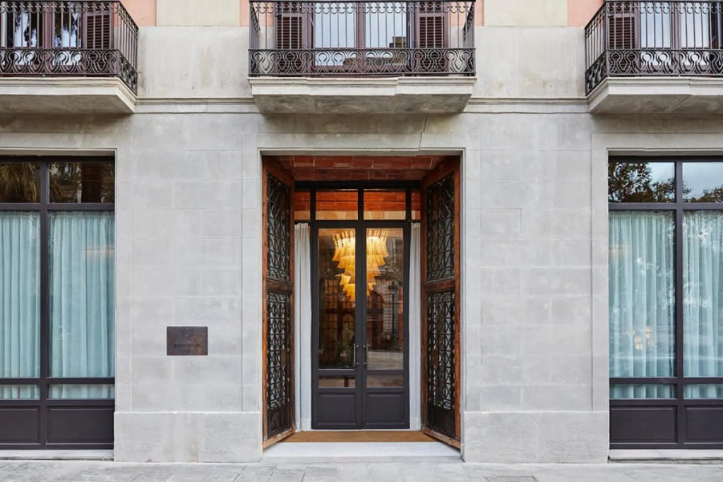 MCR Can't Fund $200 Million Commitment to Take Soho House Private