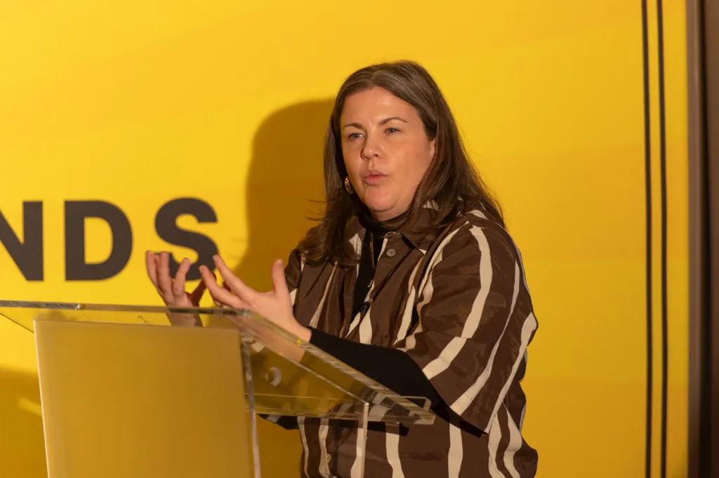 Megatrends Debate: Rising AI Trust, Live Tourism, and U.S. Travel Risks