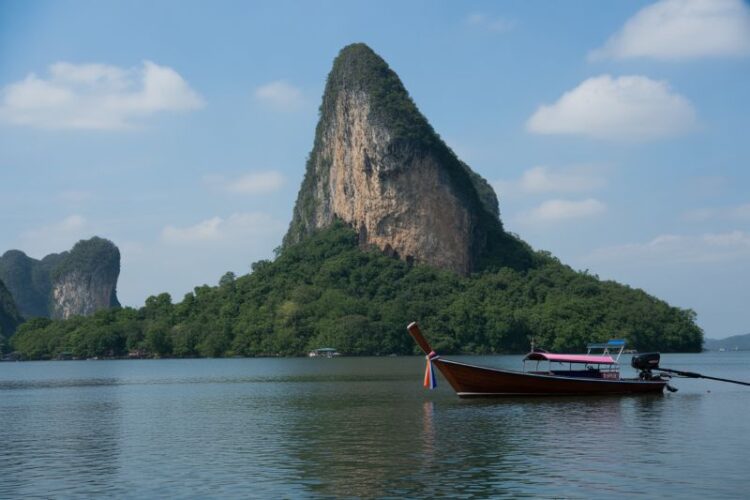 Thailand’s Tourism Industry at a Crossroads: Challenges and Opportunities