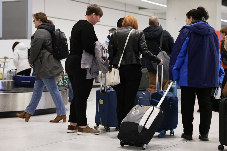 UAE Travelers Adapt to Visa Delays and Rising Costs: New Strategies for 2026