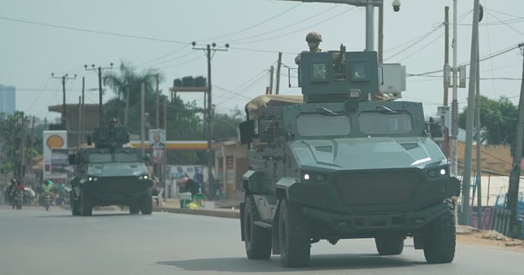 Uganda: tensions between police and protesters as Museveni leads polls