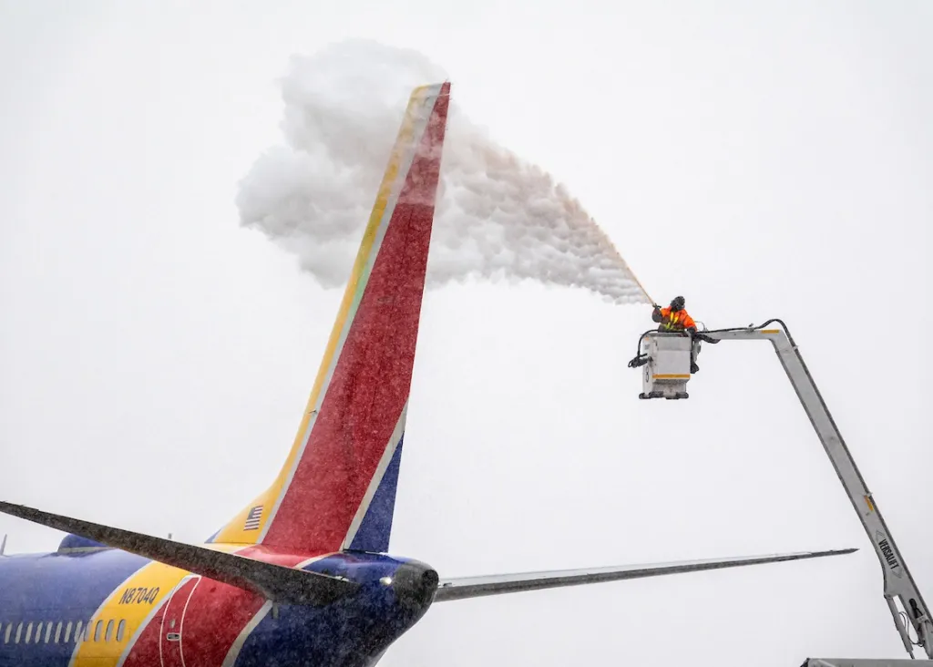 Winter Storm Slams U.S. — Airlines Cancel 10,000+ Flights