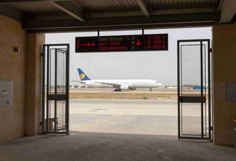 Wizz air and avelo airlines base closures