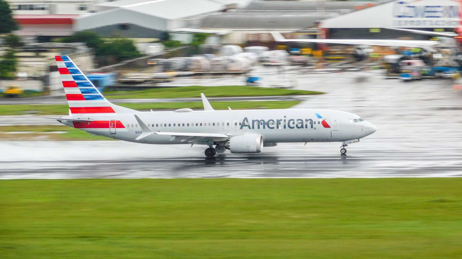 American Airlines Ignores Grim Canada-U.S. Travel Trends By Adding New Routes To Canadian Hubs