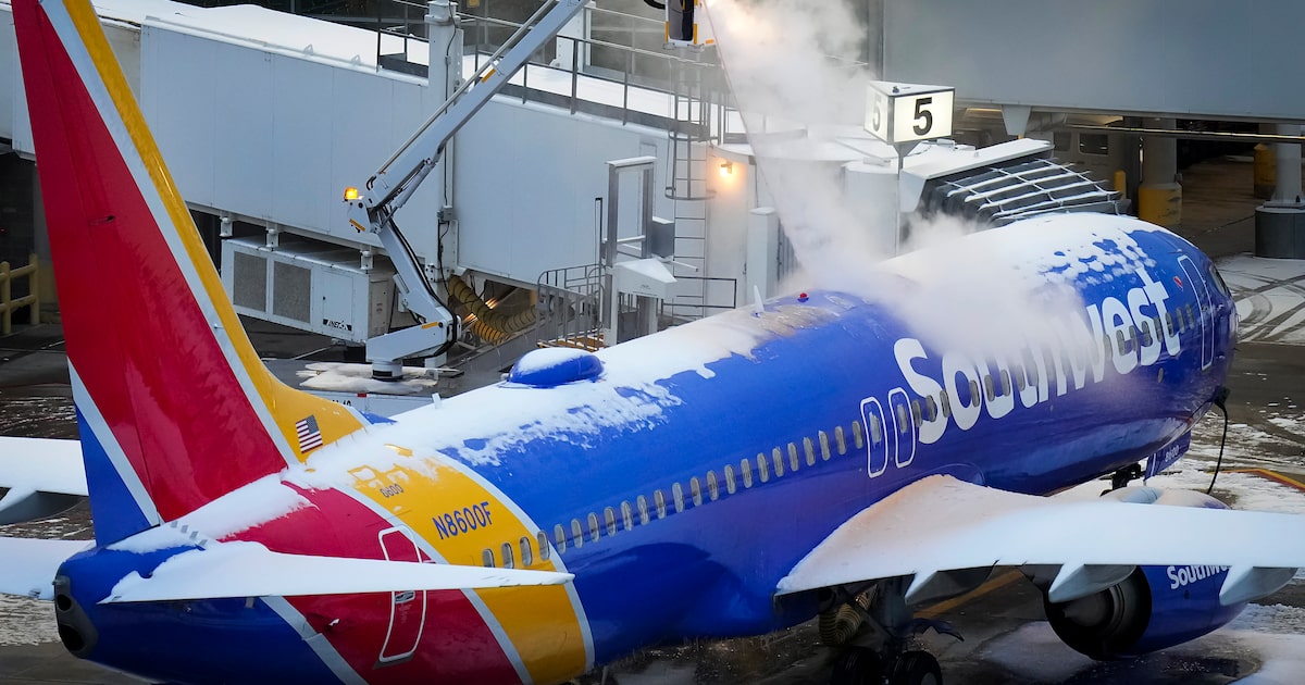 Airlines issue travel alerts as winter weather bears down on Dallas-Fort Worth