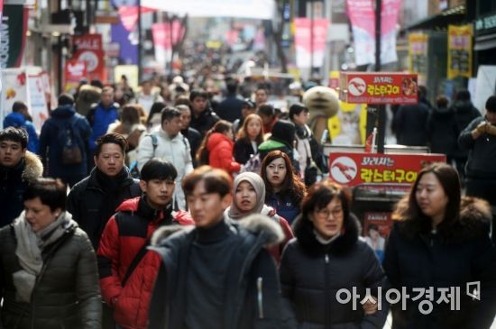 "Japan Is Out, Korea Is True Love"...Chinese Tourists Return for Mask Packs, Not Luxury Bags [Weeken...