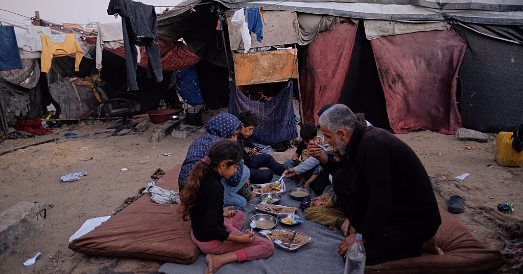 Gaza: Residents mark Ramadan amid food shortages