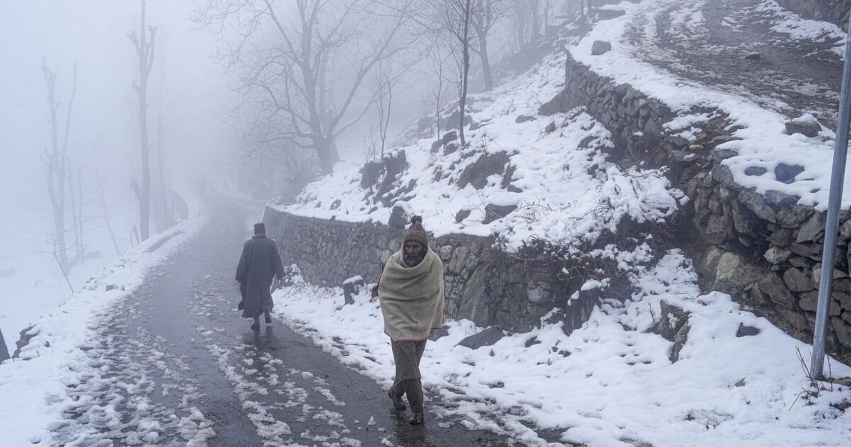 Warmer winters unsettle Gulmarg ski economy in Kashmir.