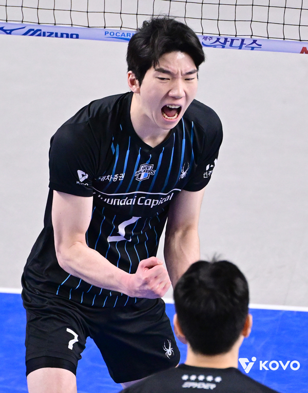 Heo Soo-bong contributed to the team's victory in the match against Korean Air. Photo courtesy = KOVO