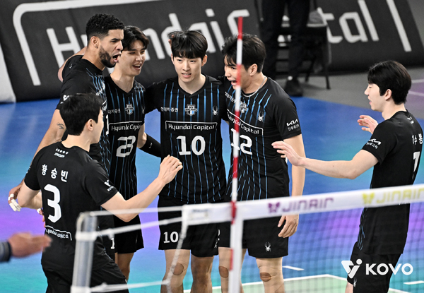 Coach Philip Blanc looked back at the game. Photo courtesy = KOVO