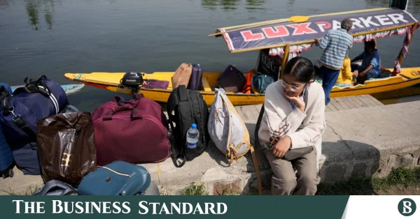 India foreign tourist arrivals fall 9% in 2025 as Bangladesh visits slump