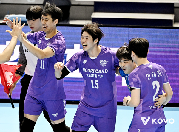 Park Chul-woo, acting for Woori Card, said he hopes the victory will continue to rise. Photo courtesy = KOVO