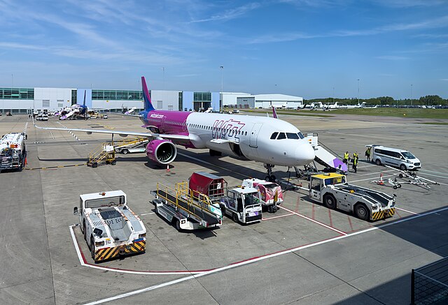 London Luton Airport Offers Twilight Bag Drop Off for Wizz Air Passengers - Travel Radar
