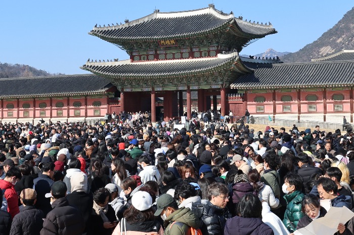 S.Korea breaks into top 5 global travel picks for millennials, Gen Z