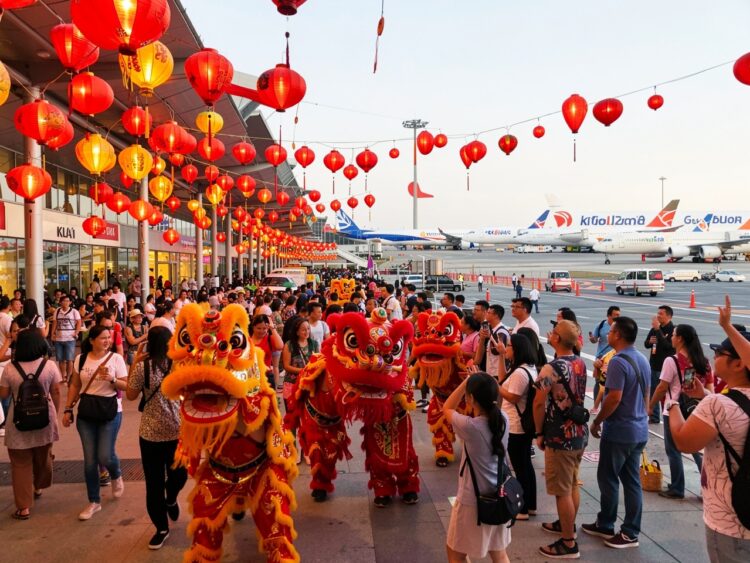 Singapore airlines, airasia, malaysia airlines, emirates & cathay pacific soar as tourism malaysia