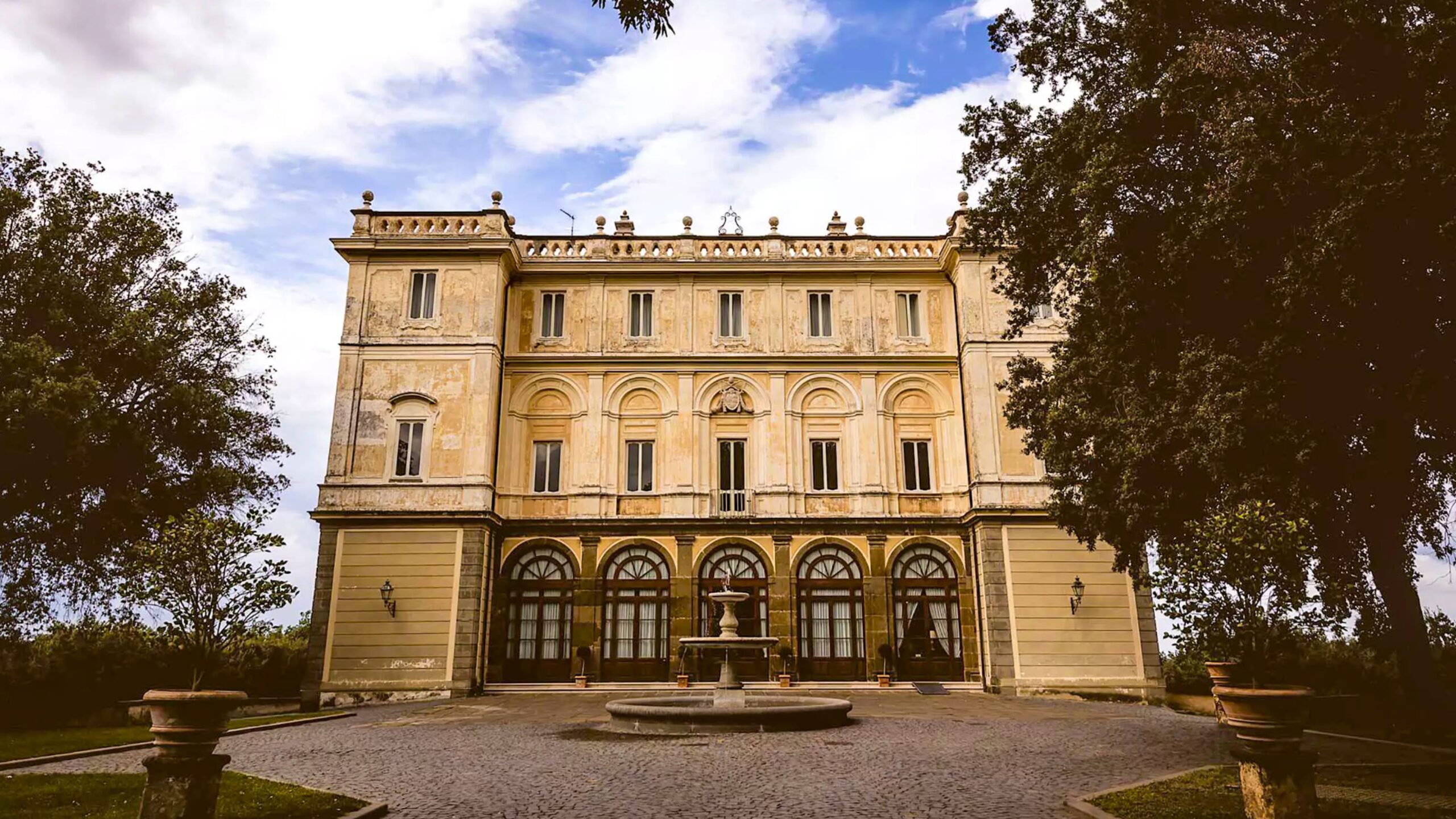 Travel Trends: Luxury Hotels Are The New Main Event For Australian Travellers