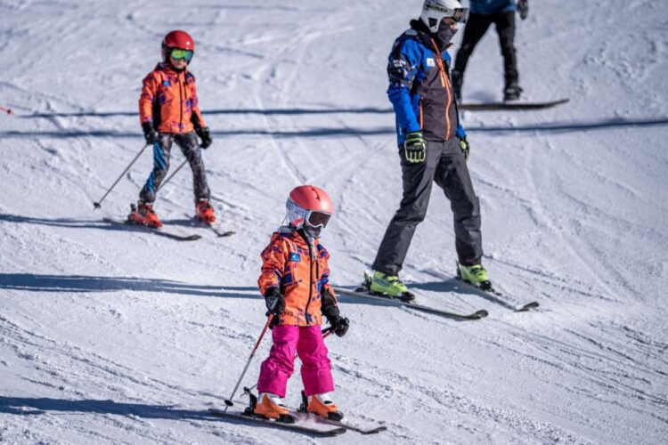 Palandoken Ski Center buzzes with activity as snow depth reaches 122 centimeters, drawing tourists for skiing and snowboarding, Erzurum, Türkiye, Dec. 3, 2024. (AA Photo)