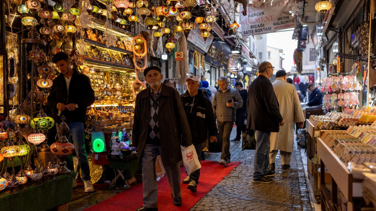 Spending on souvenirs by tourists to Türkiye hit record in 2025