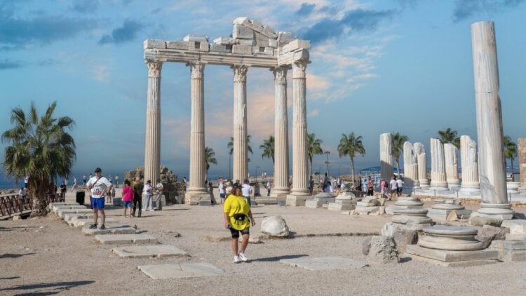 Despite geopolitical tensions, Türkiye beats odds in tourism