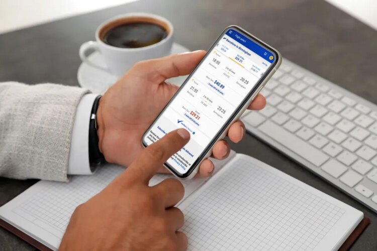 Airline-pricing-smartphone-booking.jpeg?