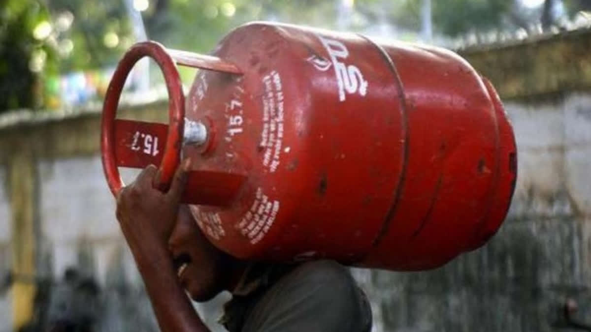 The Bangalore Hotels Association on Monday said hotel and restaurant operations in the city are likely to be affected starting Tuesday, following a sudden and total halt in the supply of commercial gas cylinders.