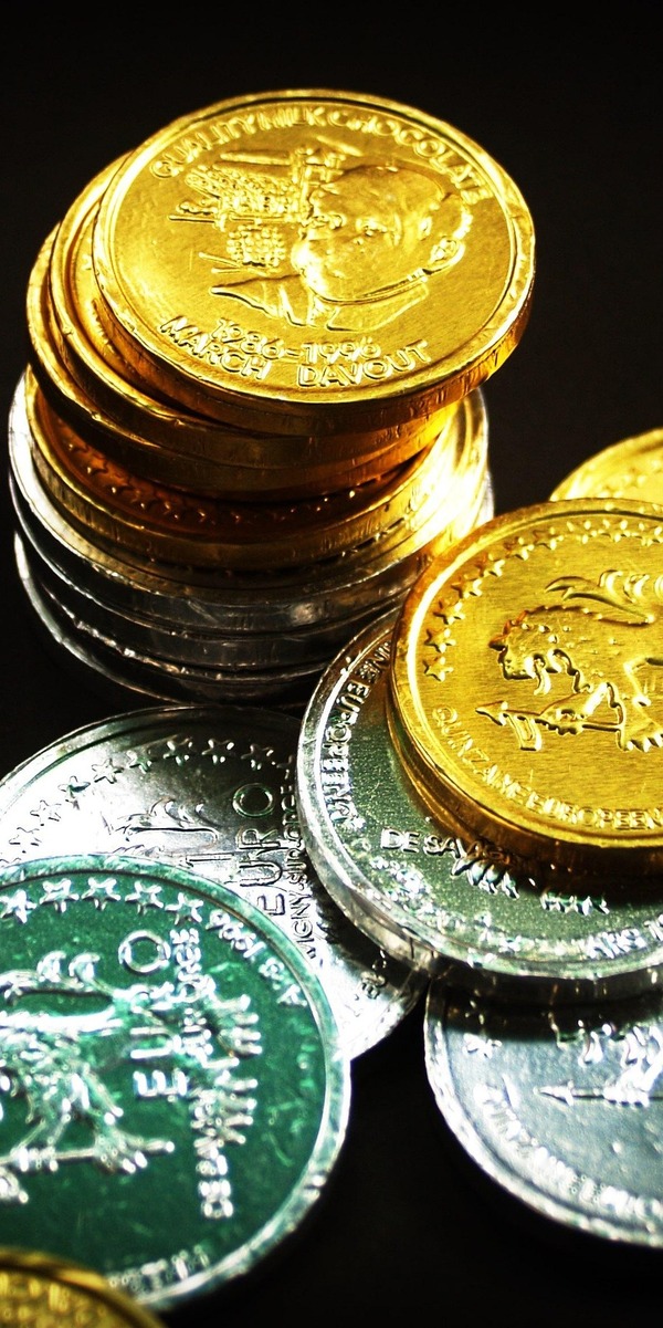 ES0113900J37) Hits New Highs Amid Travel Boom Recovery