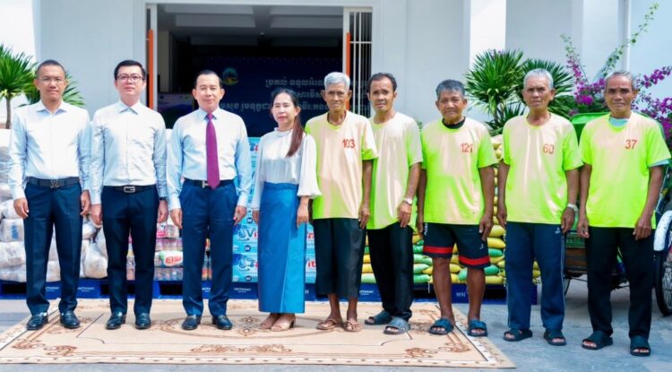 Cambodian Ministry of Tourism Supports Cambodia Cyclo Association with their Essential Supplies, Str...