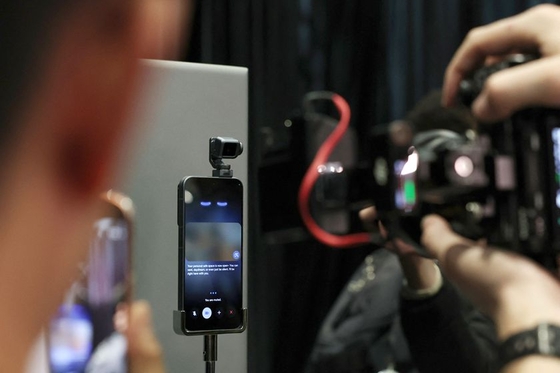 Chinese Tech Firms Dominate MWC Despite Mideast Travel Snags