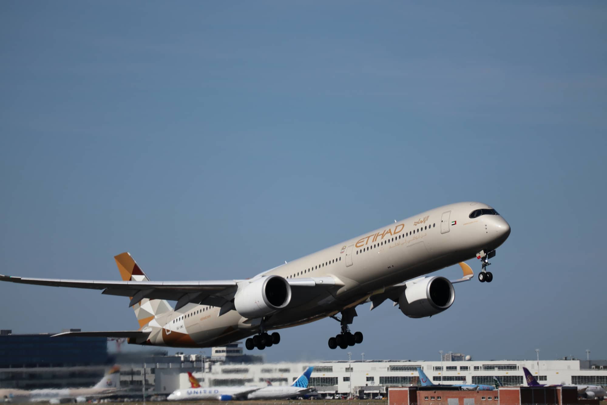 Etihad Airways Flight Cancellation — Refunds, Rebooking, and What to Do Next