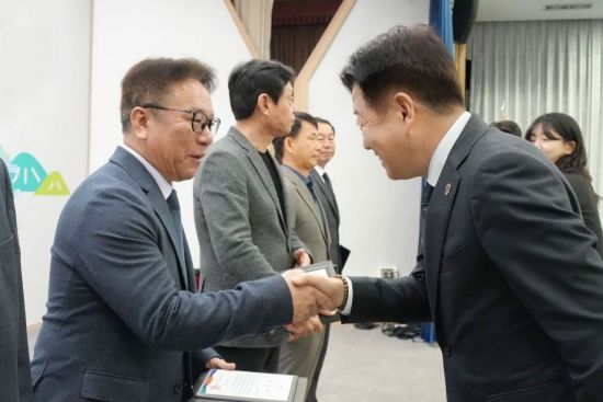 Jeju Air Receives 'Meritorious Taxpayer' Commendation from Jeju Province