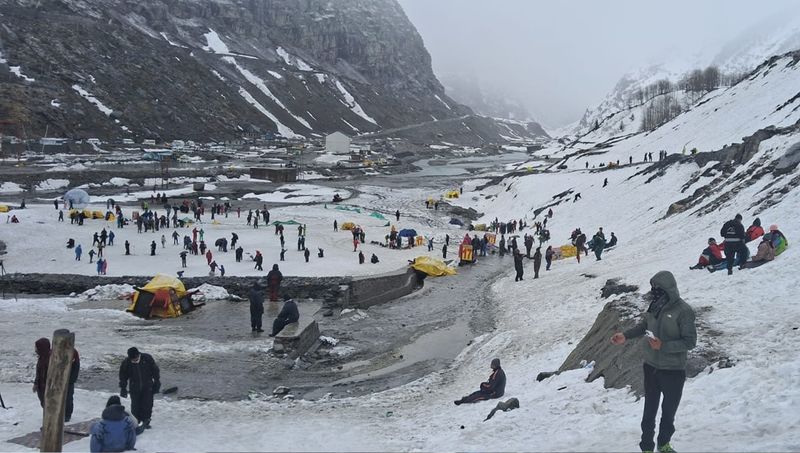 Snowfall boosts tourism in Manali