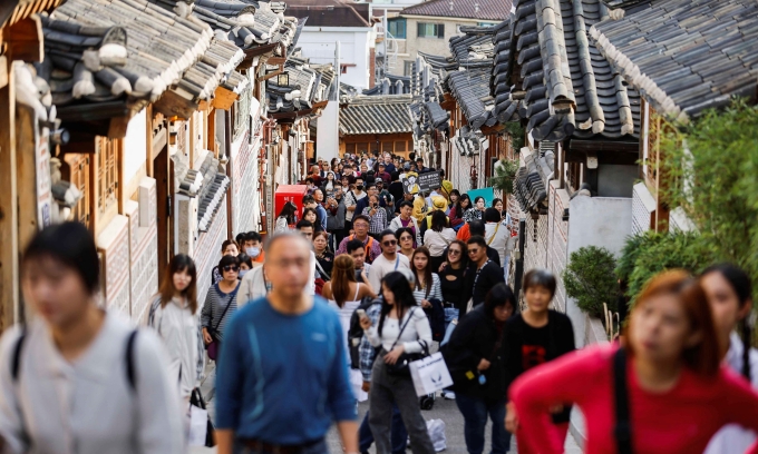 South Korea targets 30 million visitors with visa-free entry to catch up with Japan
