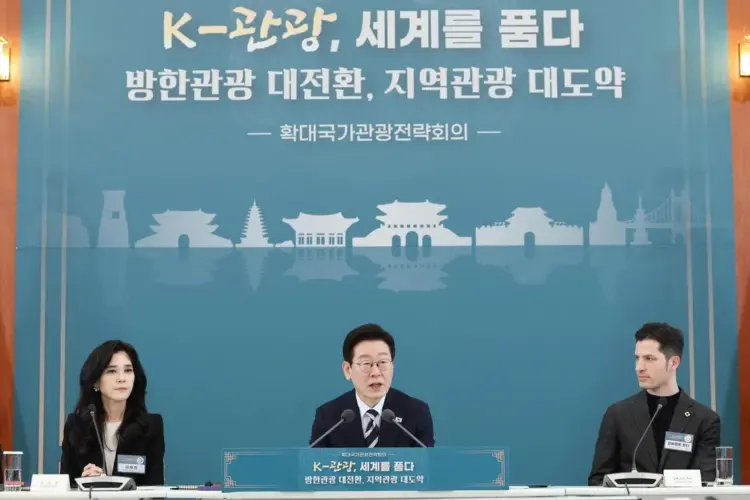 South Korean President Lee Jae Myung (C), chair of the Visit Korea Committee Lee Boo-jin (L) and vice-chief of the Italian Chamber of Commerce and Industry in South Korea Alberto Mondi, attend an expanded meeting on national tourism strategy at the presidential office Cheong Wa Dae in Seoul, South Korea, Feb 25 2026.