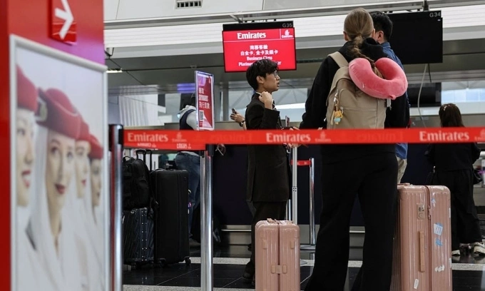 Tourism industry scrambles with fallout following cancellations of 20,000 flights amid Middle East c...