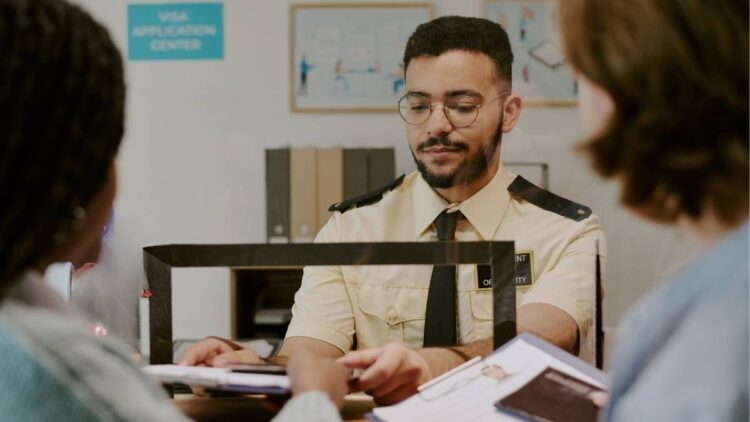 UAE Residents In Oman Can Apply For Visa Extension Without Exit; Here’s How!