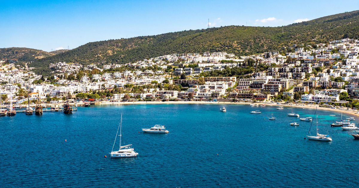 Foreign Office issues Turkey travel advice after seven Brits die