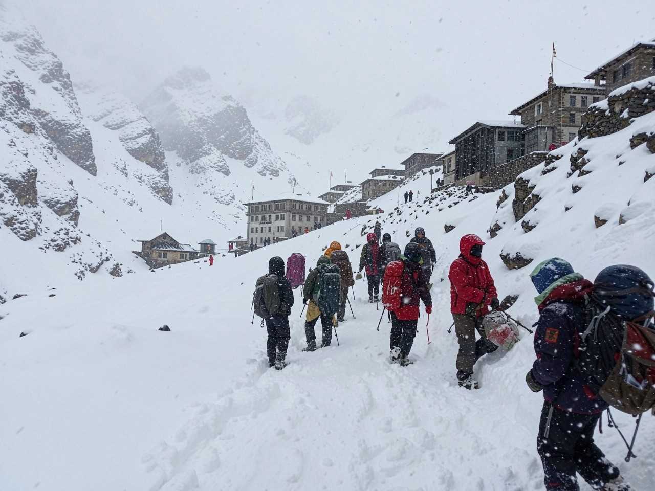 The unseasonal snowfall that has blanketed nepal&rsquo;s eastern himalayas, particularly the taplejung and kanchenjunga base camp areas, has sent shockwaves through the global travel community, impacting tourists from the usa, india, the uk, and china.