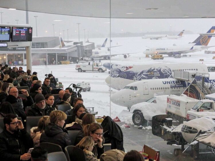 United airlines, southwest, delta, and american airlines were thrust into the heart of chaos as a fierce snowstorm disrupted operations at denver international airport on march 6, 2026,