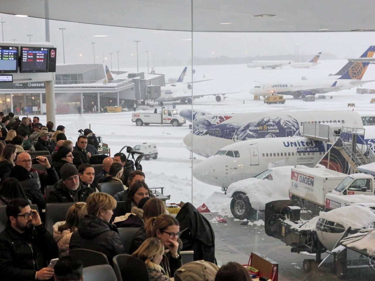 United airlines, southwest, delta, and american airlines were thrust into the heart of chaos as a fierce snowstorm disrupted operations at denver international airport on march 6, 2026,