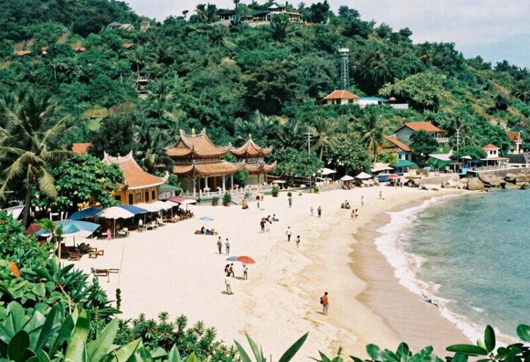Vietnam Sets New Tourism Milestones in 2025 with Increased International and Domestic Interest