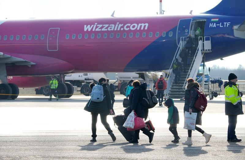 Wizz Air shares fall 6% in London after profit warning