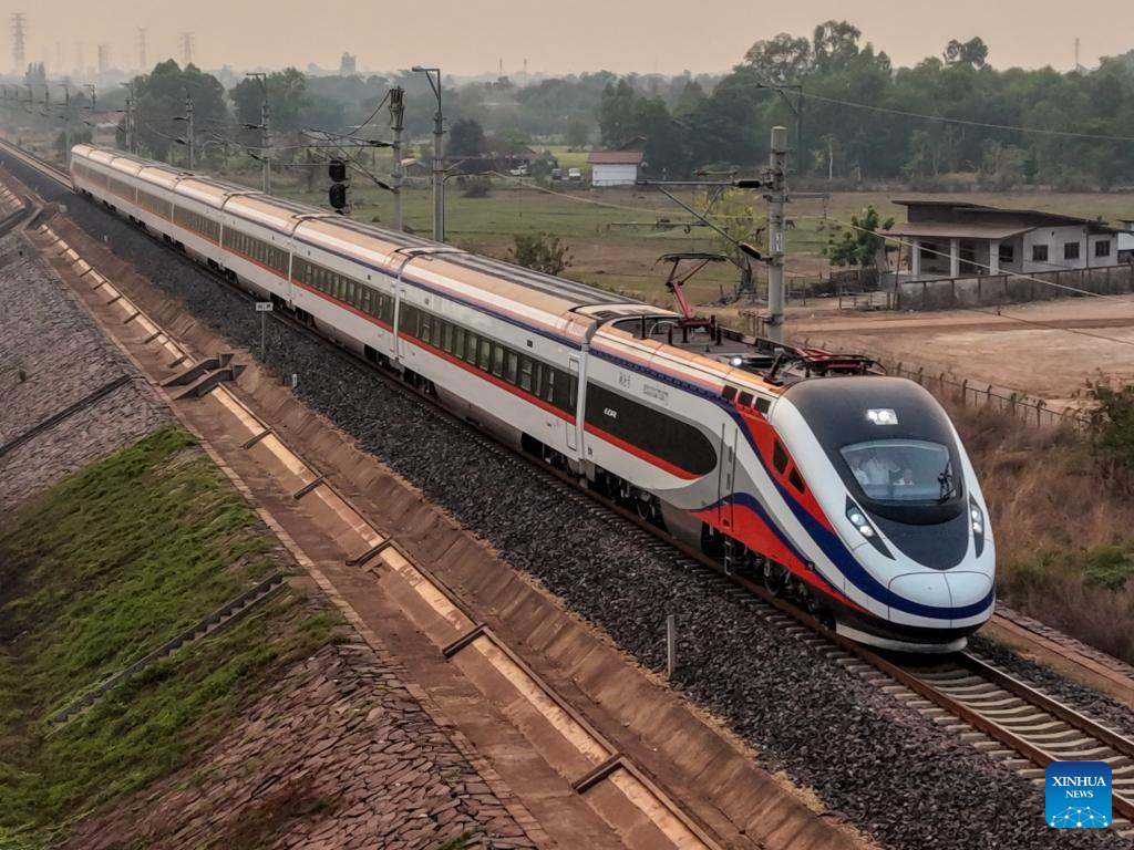 Asia-Pacific Community: Cross-border passenger service of China-Laos Railway marks 3 years, boosting...