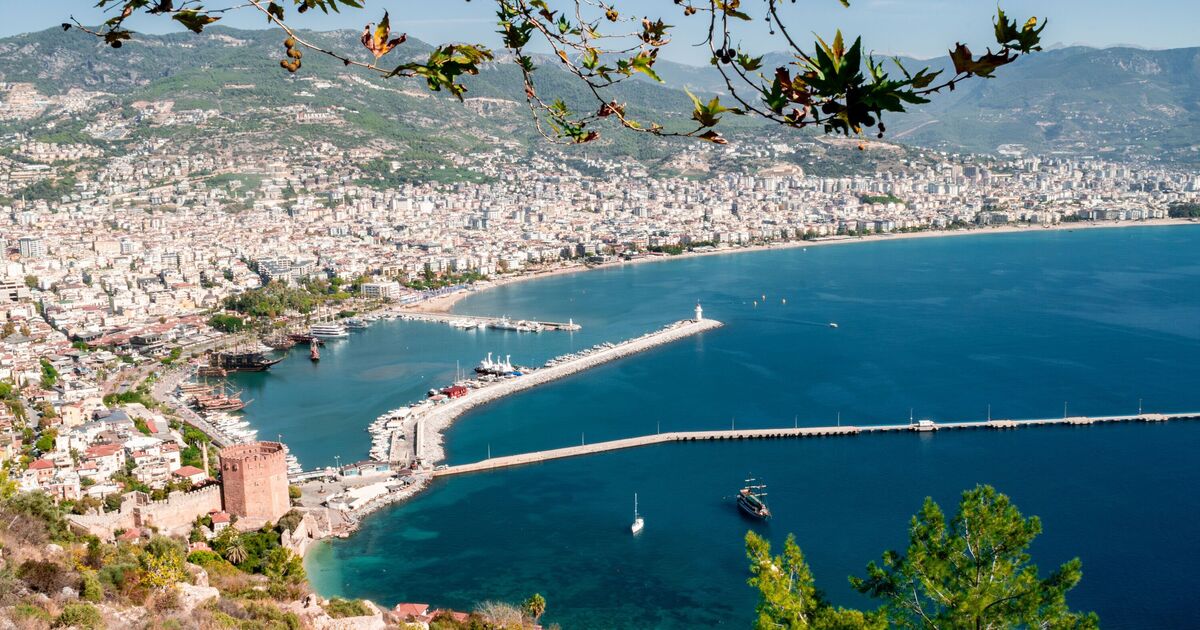 Popular holiday hotspot 'deserted' as tourists are 'put off visiting' | Asia | Travel