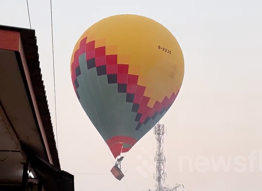 Tourist balloon slams into power lines in Laos