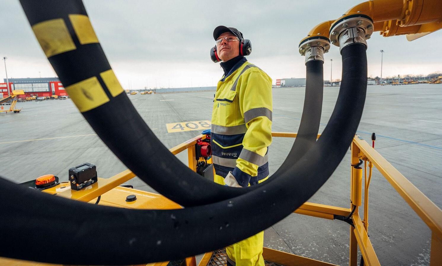 DHL, IAG Cargo expand SAF deal to cut air freight emissions