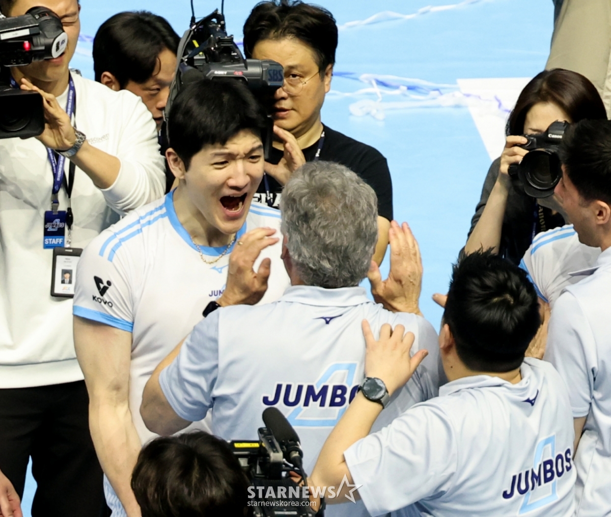 "Let's never be a laughing stock." Korean Air, which became a public enemy, won the title with "dung...